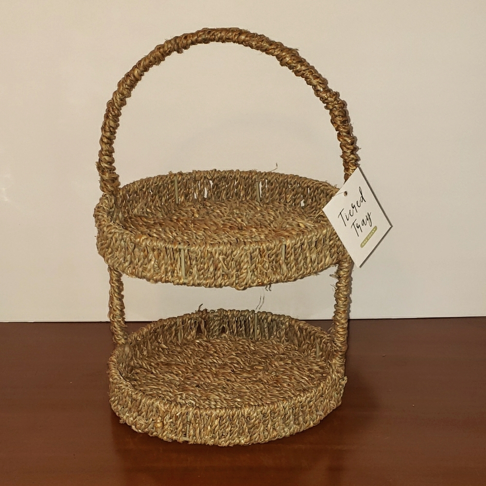 Bullseye playground Wicker Tiered Tray